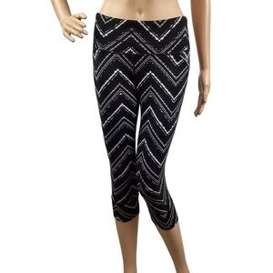 Athleta ZigZag Relay Capri Leggings Size S Black Print